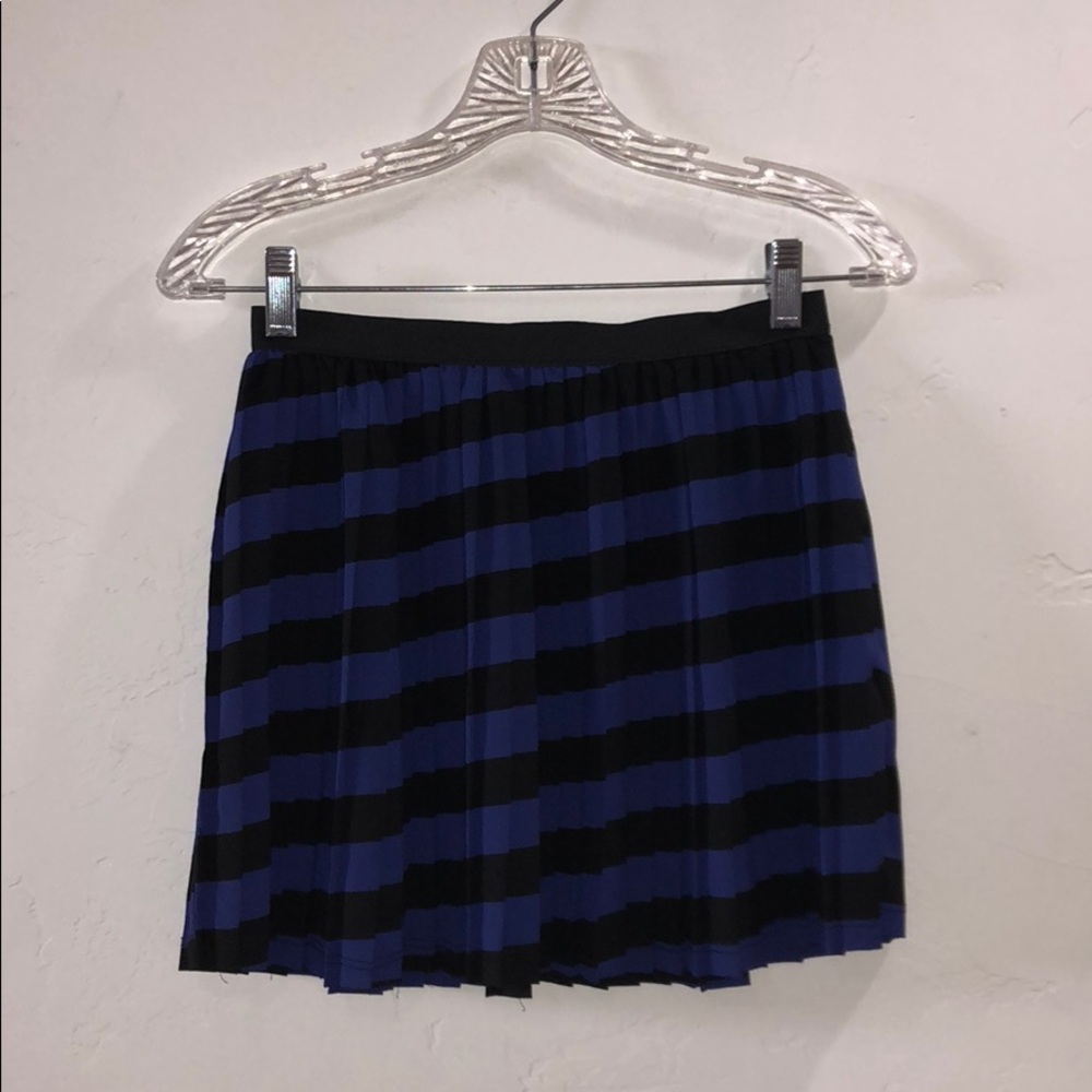 black & blue pleated skirt